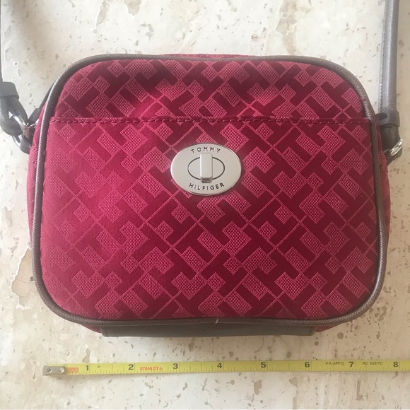 Tommy Hilfiger red cross body purse.  Good pre-loved condition. - Picture 4 of 13